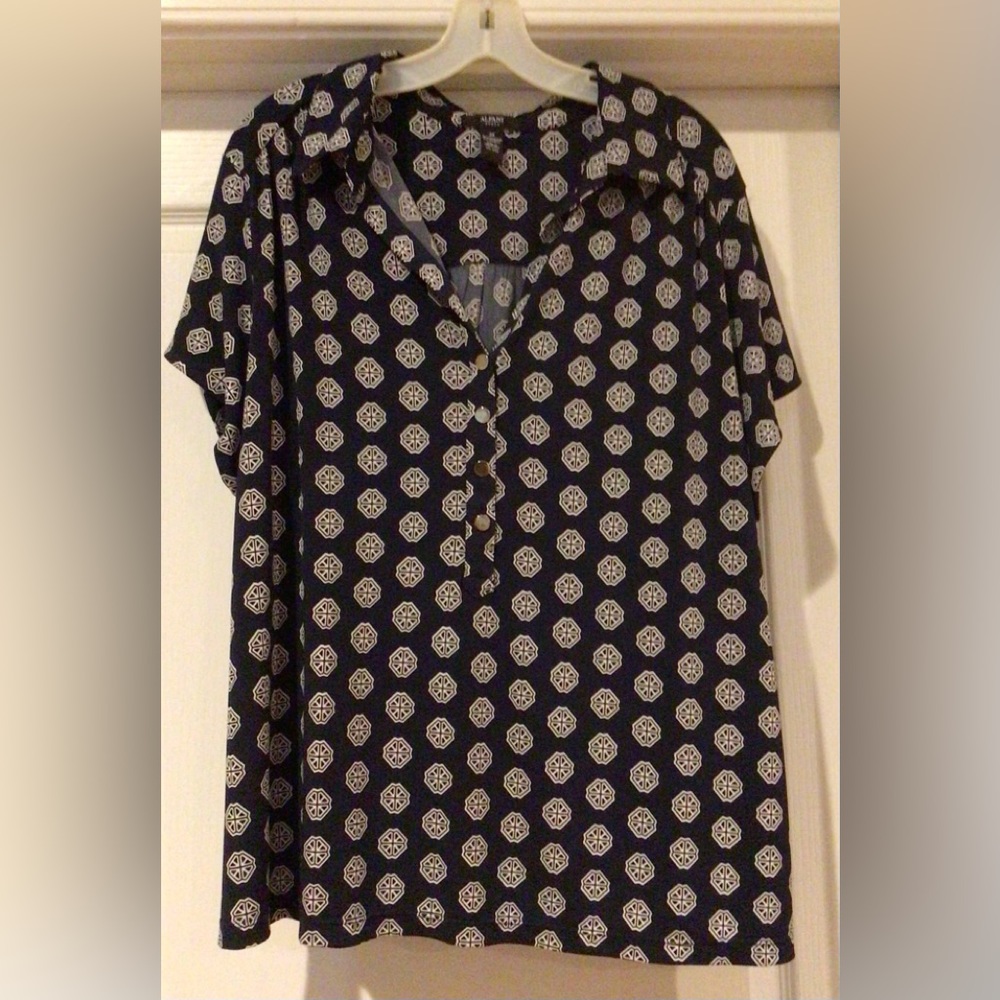 Short Sleeved Patterned Blouse - image 1